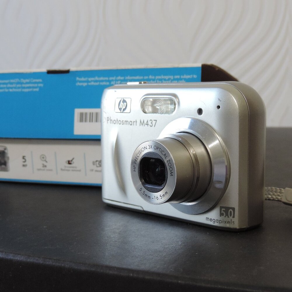 HP Photosmart M437v Digital Camera 5mp 3x Optical Zoom orig box CD & manual incl